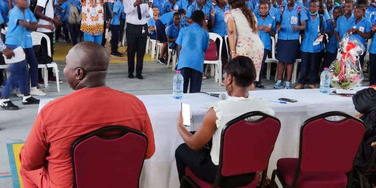 Campagne « STOP ADDICTIONS CHEZ LES ADOS »: la caravane de la FOCACO a fait escale au Lycée Joss à Bonanjo ce  jeudi matin  17 Mars 2022